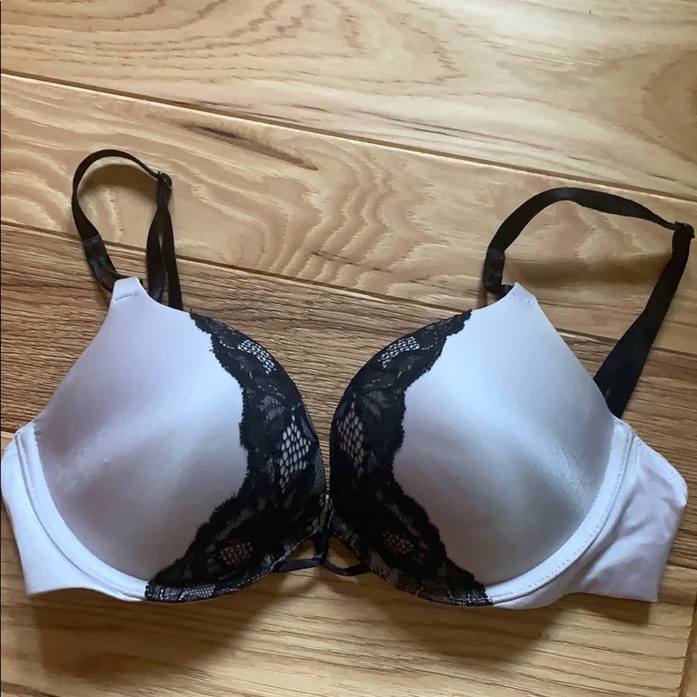 Victoria’s Secret Bombshell Plunge Bra 32C